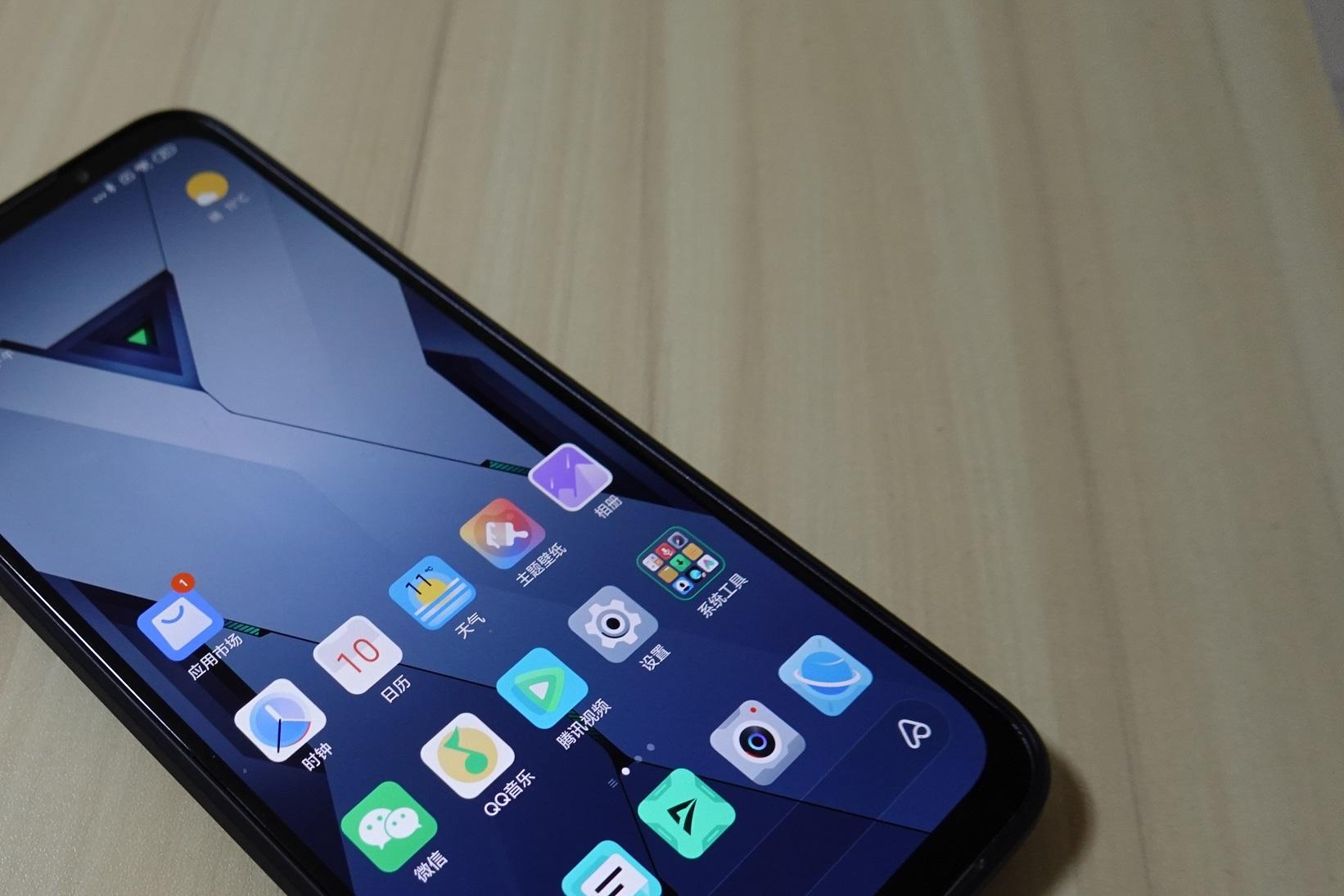 够大够厚够夸张,腾讯黑鲨游戏手机3 Pro上手体验