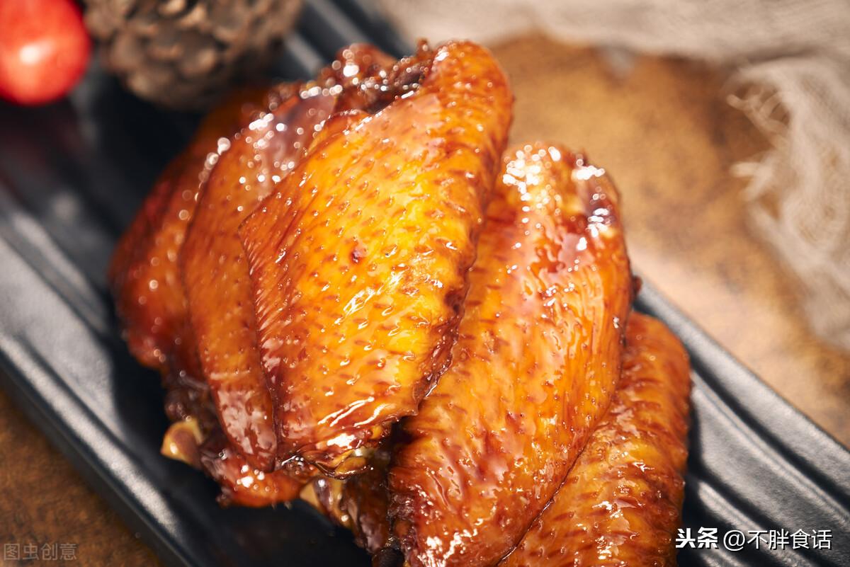 微波炉和烤箱有什么区别？家里的微波炉可以当烤箱用吗？