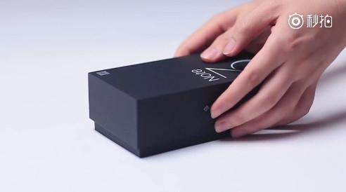 好感倍增！小米Note 3官方开箱：标配保护套