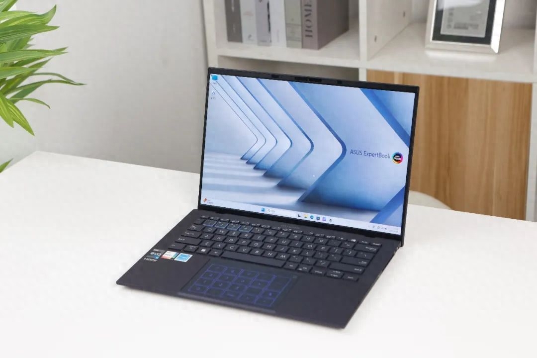 990g、2.8K OLED屏、Evo严苛认证……华硕破晓Air 2023精英商务本评测
