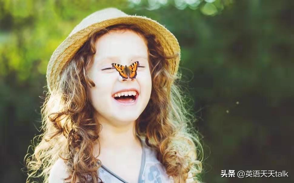 nose是“鼻子”,老外常说的on the nose,翻译成“在鼻子上”错了