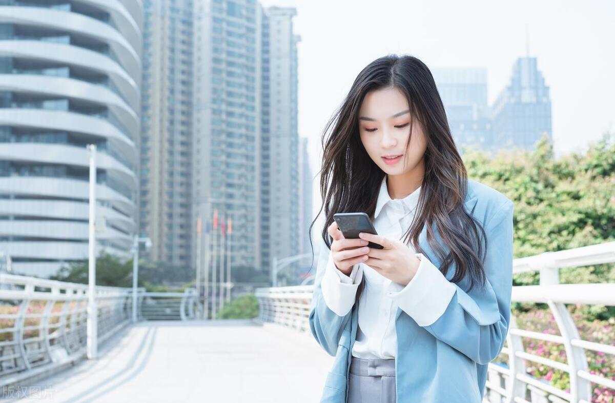 手机空间不足别乱删，维修师傅教你4个技巧，瞬间清理20个G