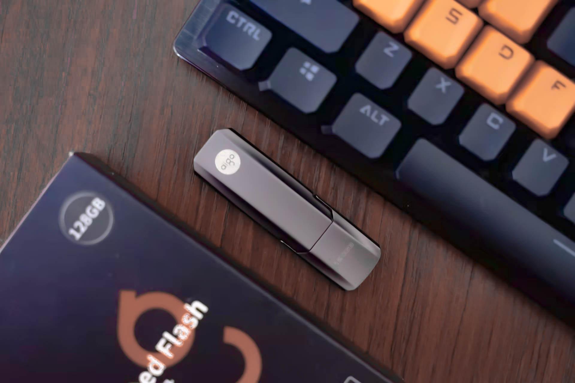 相比普通U盘,固态U盘的优势不仅仅是传输速度快那么简单