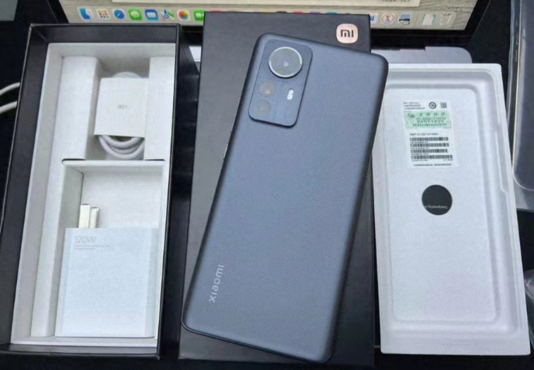 当年卖五千，现在到手只用两千多，上手小米12 Pro的半个月体验