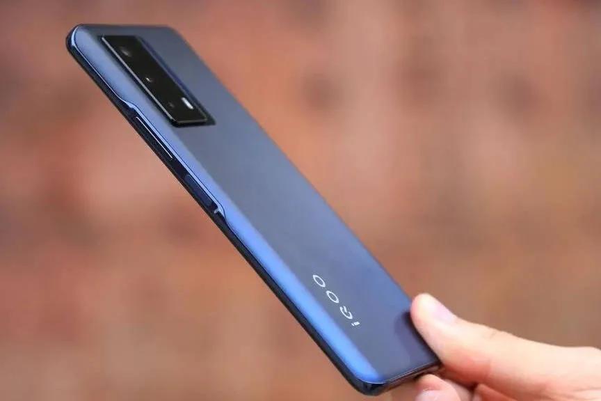 买红米、选真我还是入手iqoo?不看品牌只谈产品,说说几句心里话