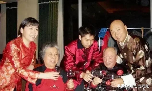 这个冬天注定不寻常,有的人失去了父母,有的人没有了心灵依靠