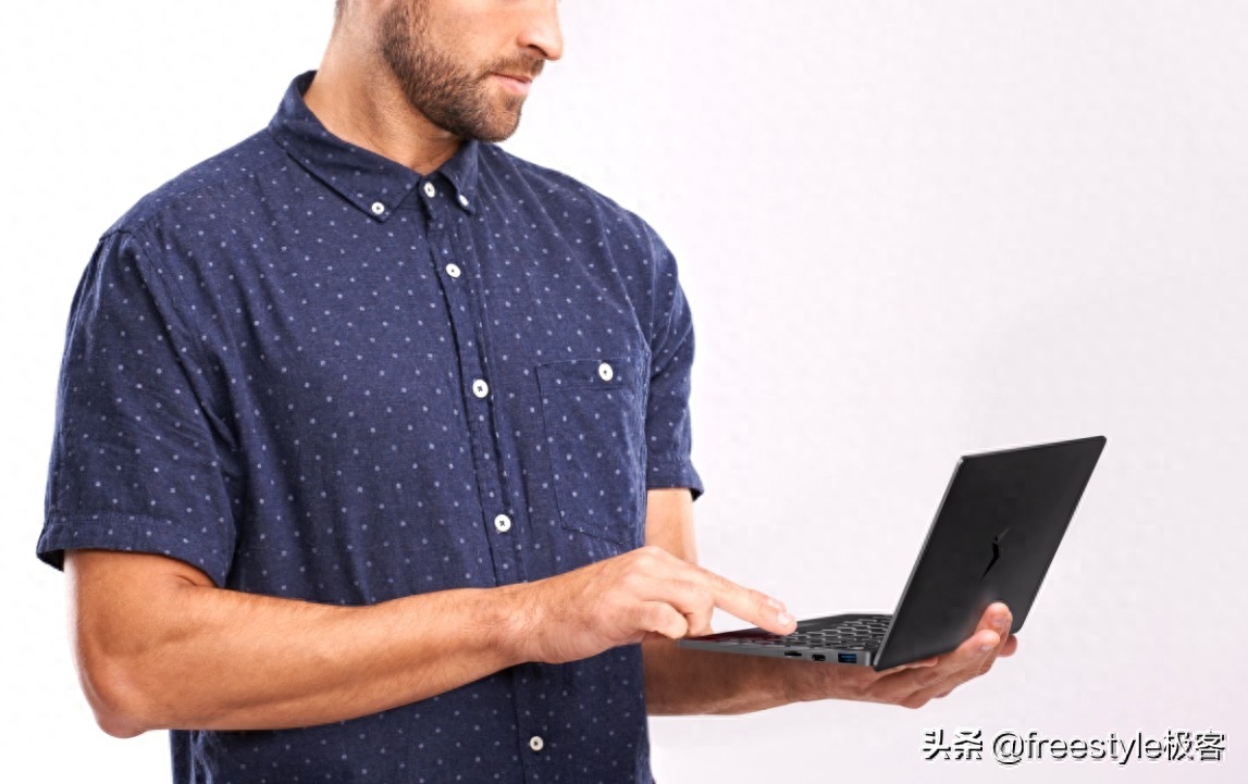 性能不输苹果MacBook,最小的超极笔记本神奇小本上线