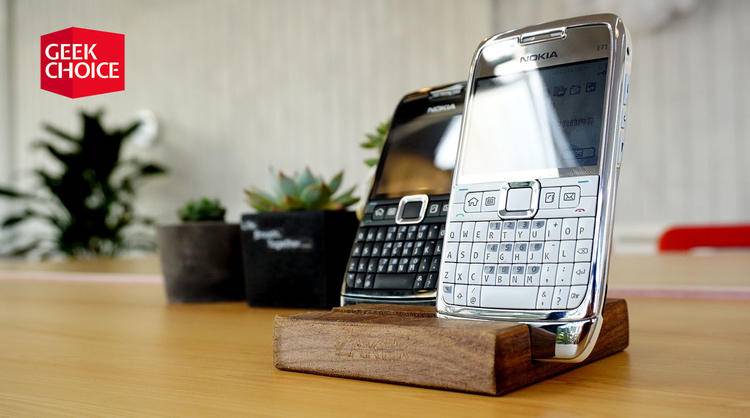 这款诺基亚街机与首款安卓机同年发布，体验远超一代 iPhone