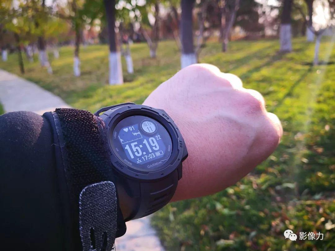 外形硬朗功能多到我一辈子用不完的佳明INSTINCT手表体验