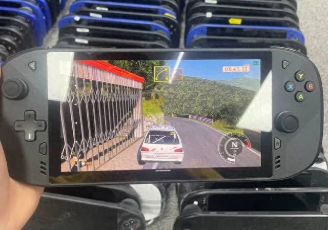 联想Legion Play安卓掌机原型机流出：主打云游戏，或已被取消