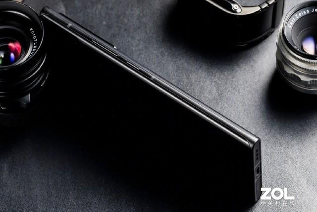 洗个漱就能充满电的旗舰机努比亚Z30 Pro