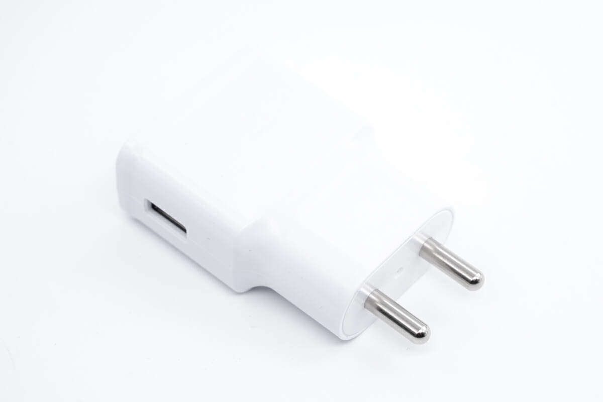 没想到这样一款充电器还在售卖,三星15W充电器拆解