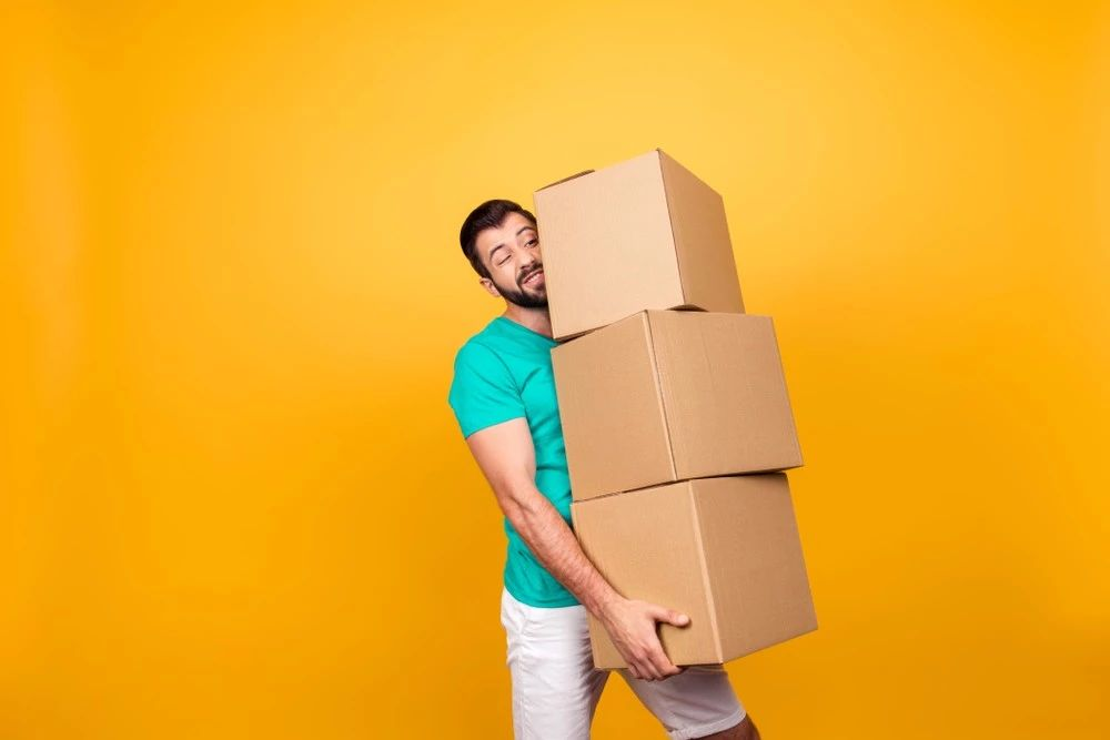 “快递”的英文怎么说？卡壳了吧！不是express也不是delivery！