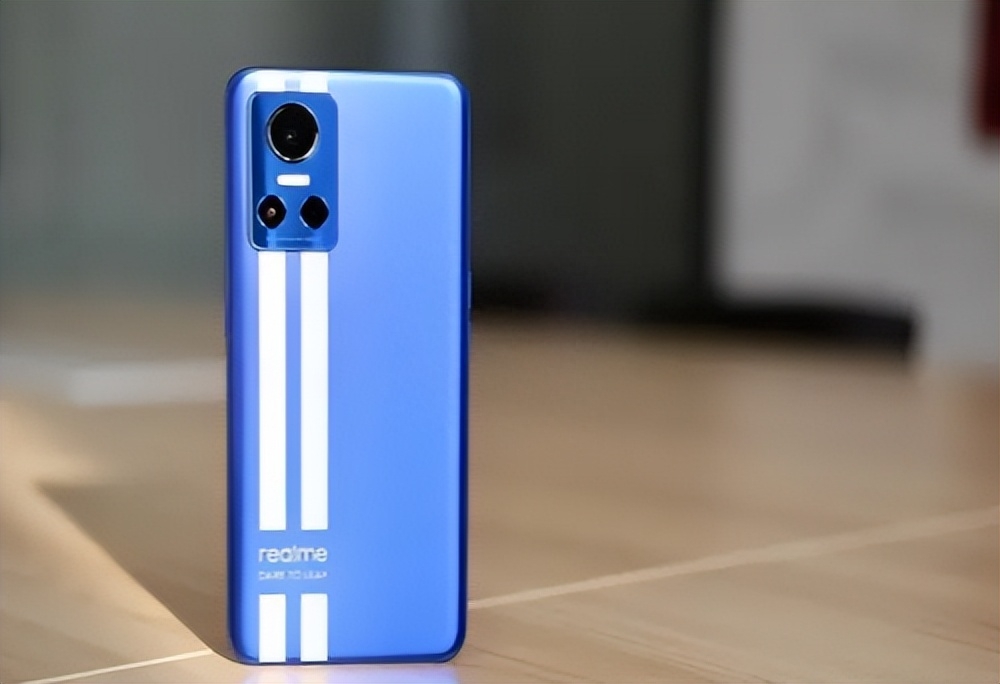 小米苹果再度打起价格战,iPhone12直降1600,如今还值得买吗