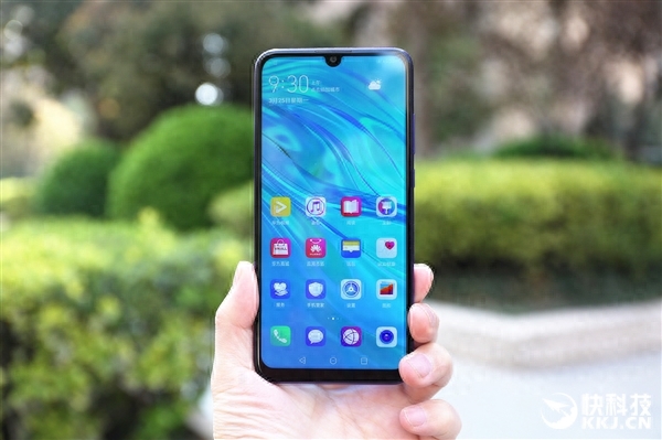 首款千元后置三摄 华为畅享 9S首发上手