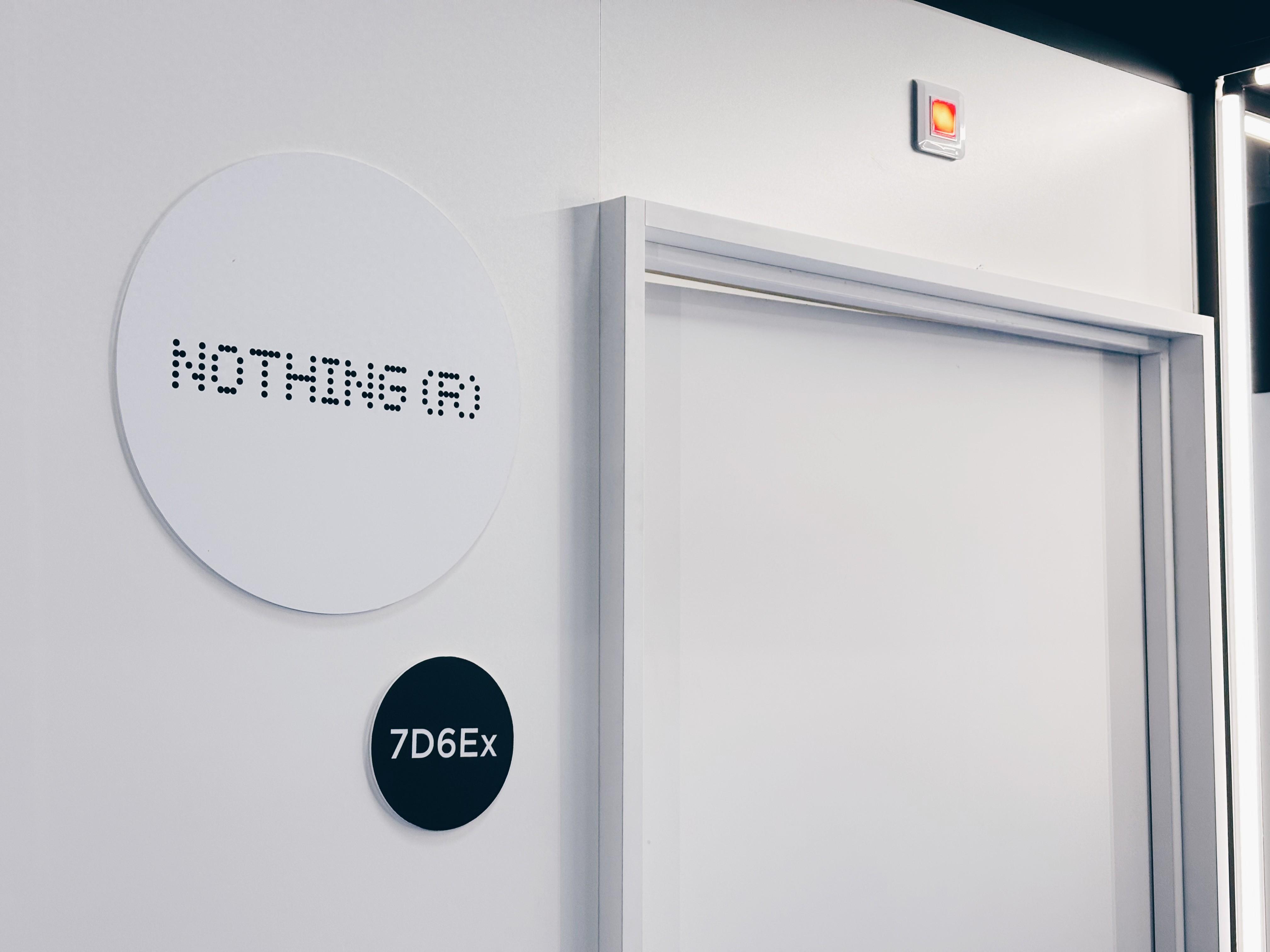 灯带被砍了!Nothing首款中端机来了,粉丝不买账了?