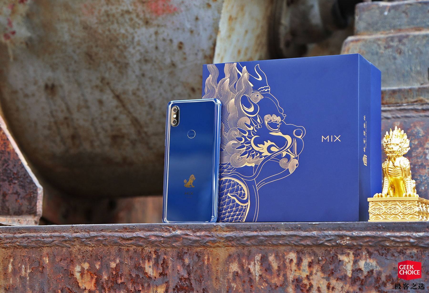 小米 MIX 3 故宫特别版开箱上手:獬豸贴金铜像,10GB 运行内存