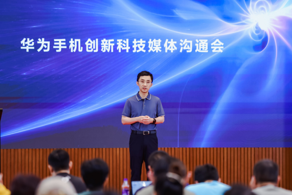 手机销量大涨41%！华为为何忽然又行了？李小龙揭秘！