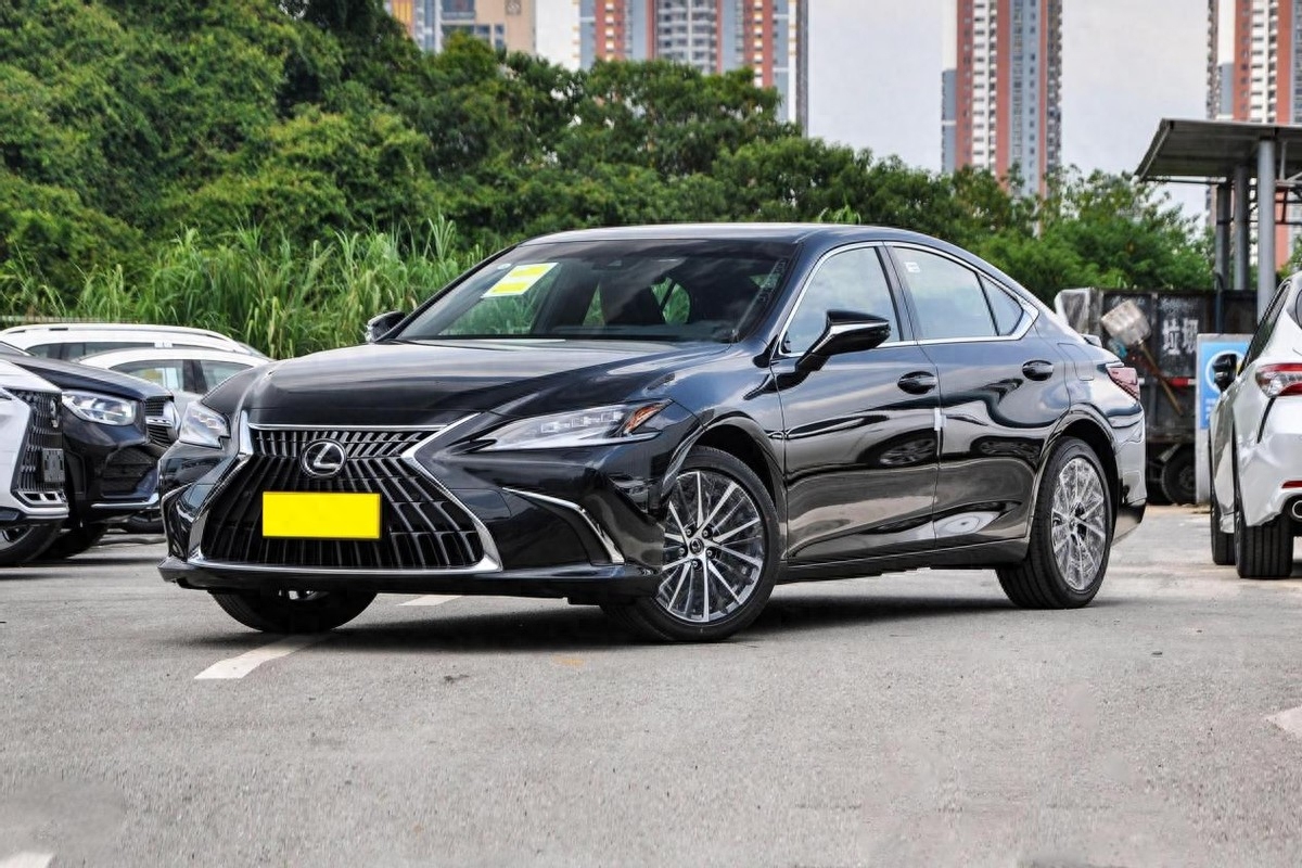 试驾雷克萨斯ES，纯进口29.49万起，入门配2.0L自吸，到底值不值