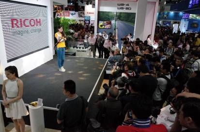 专注高性能产品 理光相机双雄优势互补