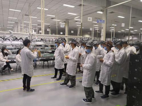 园区像公园,收入还挺高,我省首批包机赴宁波务工人员已顺利上岗