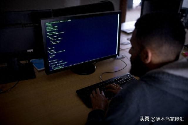 联想电脑黑屏电源键亮着怎么处理?