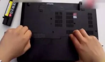 联想笔记本内存条安装在哪个位置