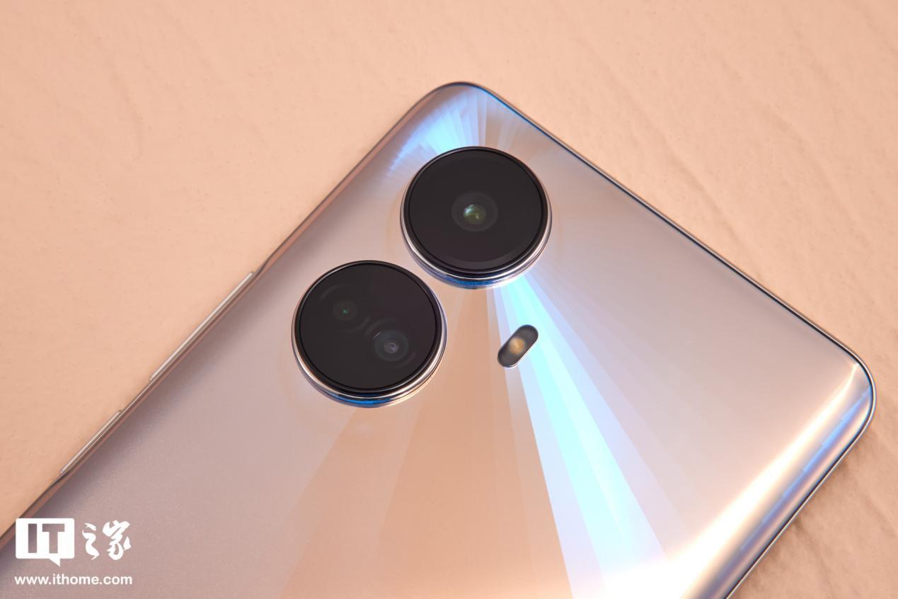 不只屏幕越级，更有亿级像素：真我 10 Pro+ 上手体验