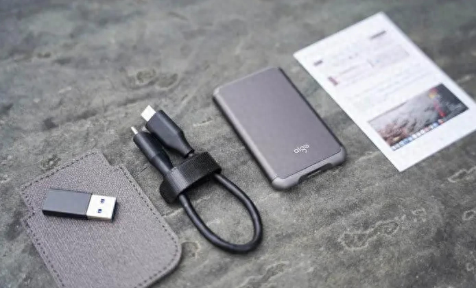 移动硬盘好还是移动u盘好？区别是什么