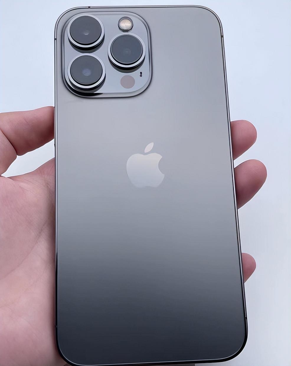 粉丝新买的iPhone13Pro是监管机，群友：赶紧退了，容易被锁