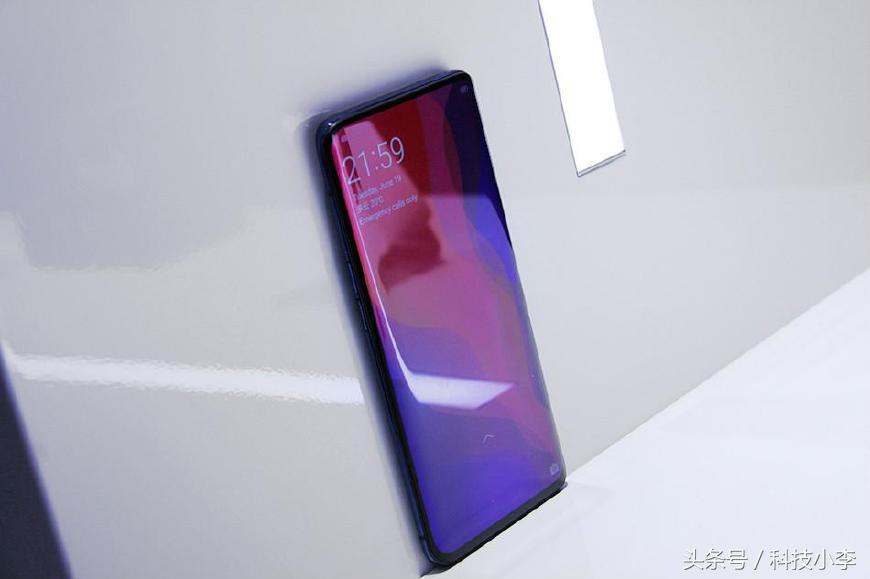4999元的OPPO FindX首碎，网友：没法用保护壳真的是个BUG！
