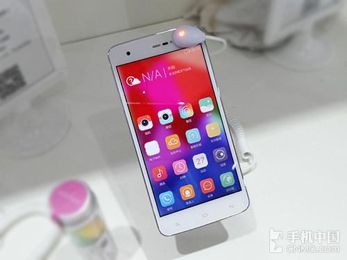 5英寸大屏4G新机 金立GN715亮相通信展