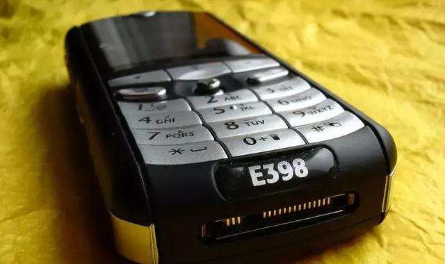 吃灰多年的摩托罗拉E398,外放依旧霸气