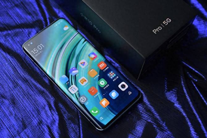 冲击高端市场 十年“梦幻”之作 小米10 Pro评测