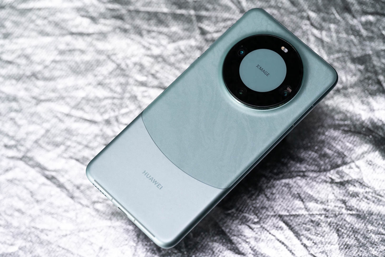 不讲武德？华为Mate 60 Pro超大杯开售，这配置太牛了！