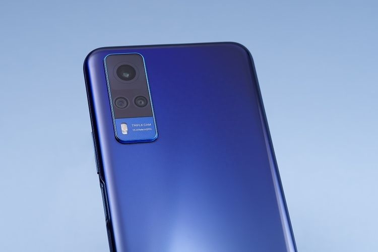 1593元!vivo新机正式发布:5000mAh+三摄