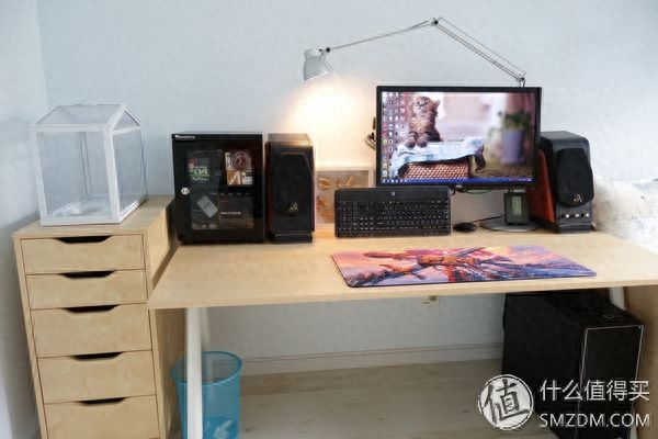 书桌整理大作战：电脑降级、挂架改造、桌下布线