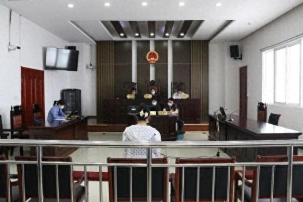 女粉丝为挤走偶像哥哥“命中注定的妻子”，花60万逆天改命……