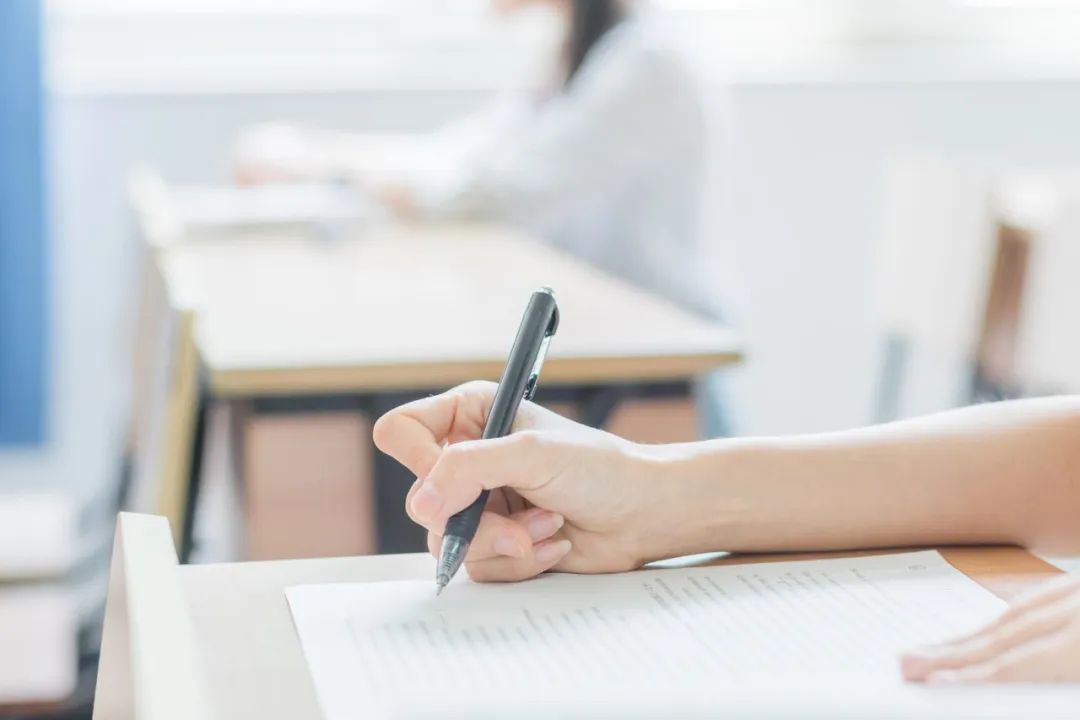 如何破解高考难?AI开道从小给孩子请“家教”呀
