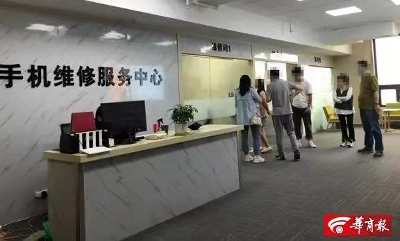 “现在只能用胶布捆着”！市民去淘宝排序首位的店铺换屏幕，说好100元，拆开