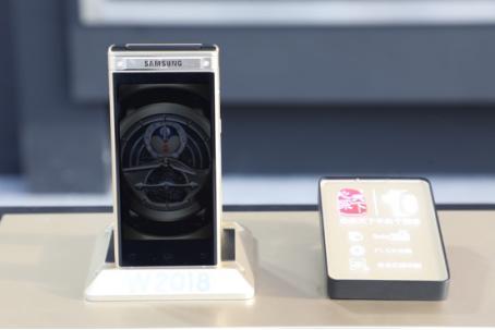 土豪高端商务翻盖!心系天下三星W2018对比领世旗舰G9298