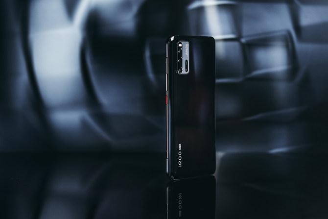 不仅是跑分高？iQOO 3详细评测