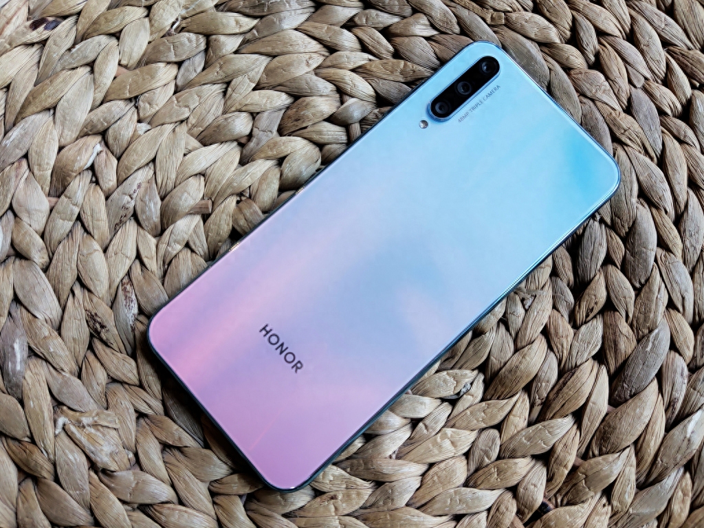 小扎测评 | 荣耀20青春版:成为一台年轻人收割机需要什么素质?