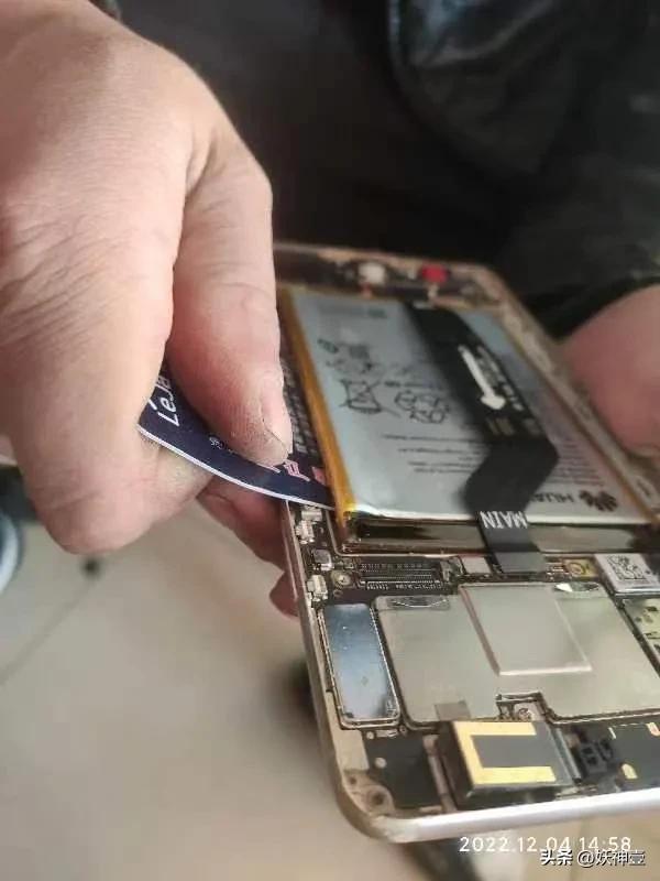 荣耀note8更换电池教程，生活呀，让人除了赚钱几乎啥都学会了