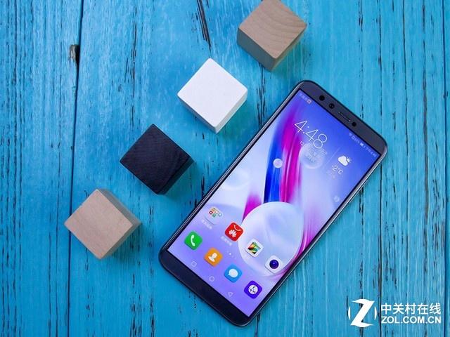 这款手机乃学生党必备精品 奢华四摄更直降百元