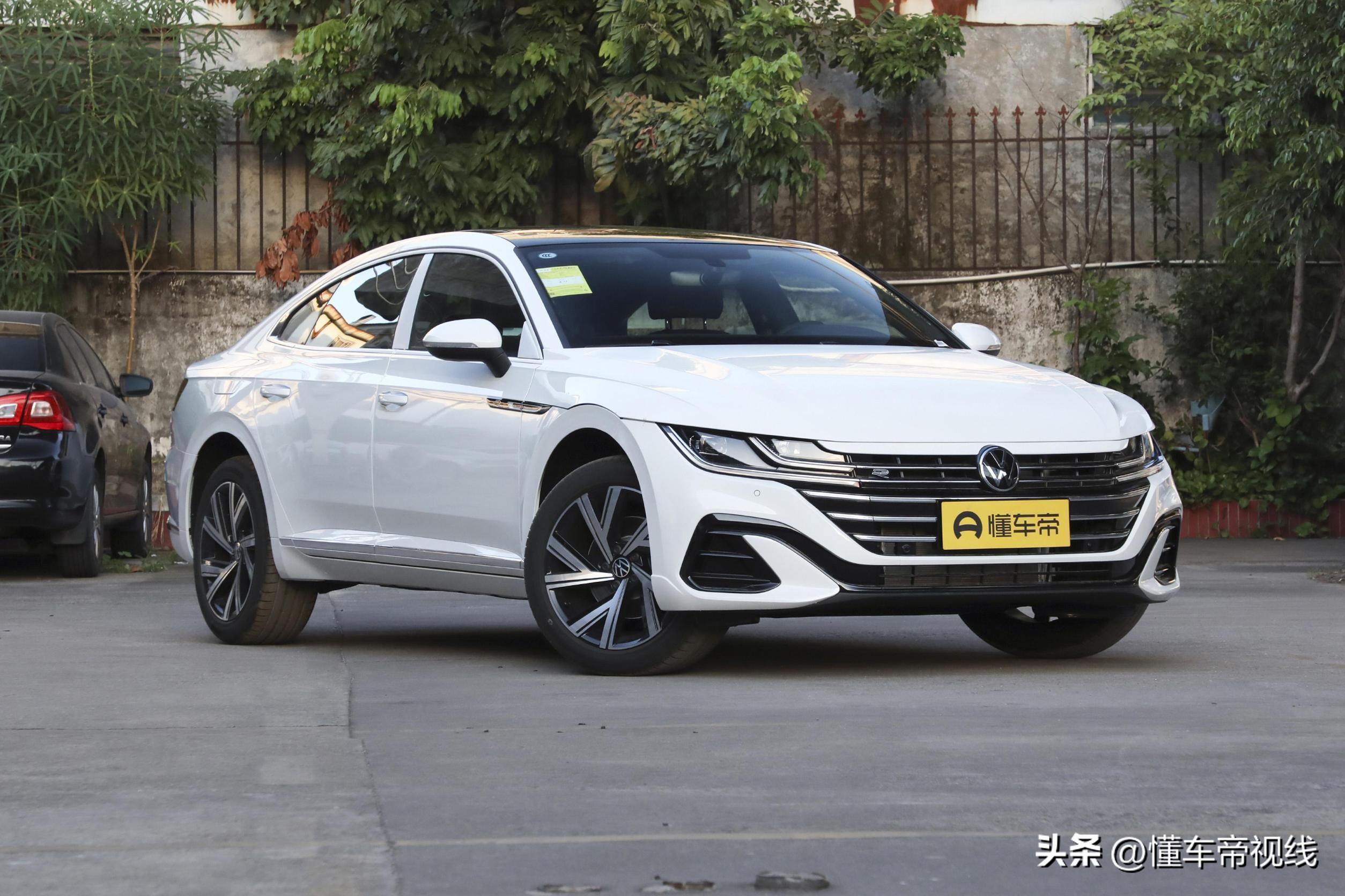 新车 | 售24.99万元起，2023款大众CC到店，比迈腾贵近4万，值吗？