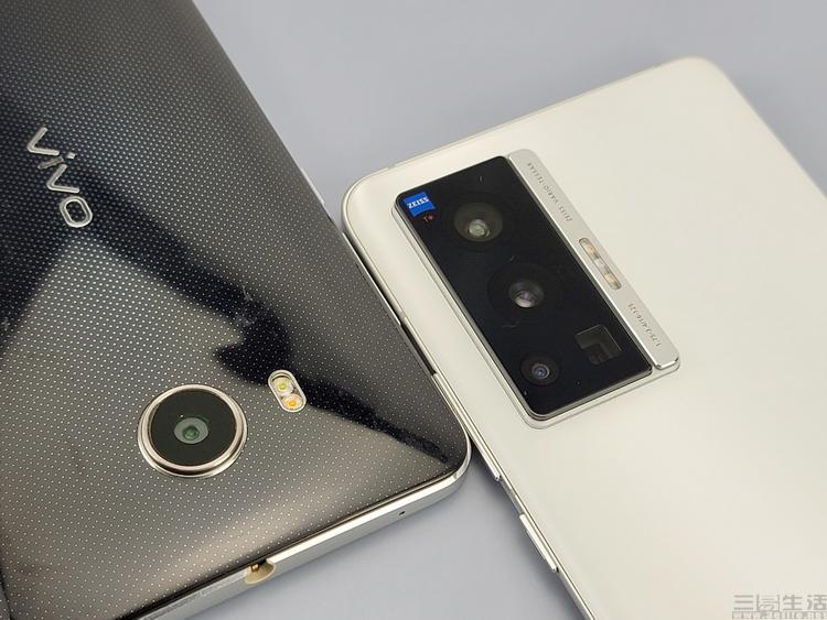 我们测了6台五年前的手机，发现了一些规律