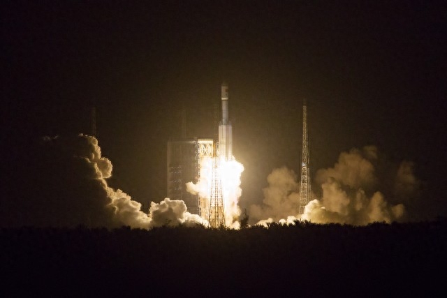 神州十二号航天员在空间站安装WIFI