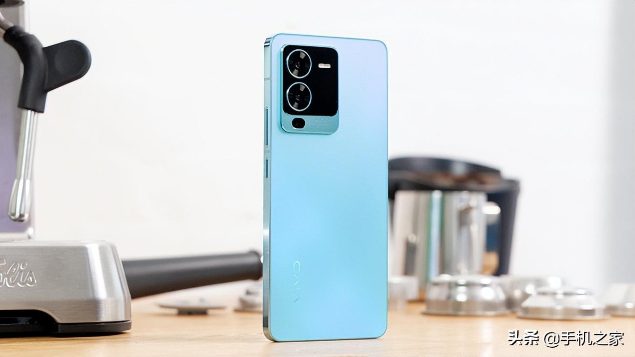 vivo S15上手：精致优雅性能小钢炮 稳定输出游戏利器