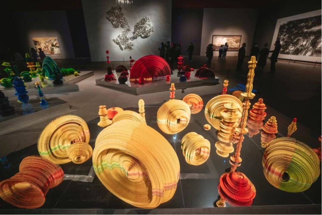 赛博朋克机械臂维纳斯、超然楼点亮夜空、“流浪”中的地球……这个春天,山